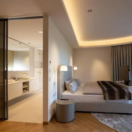 Ciasmo 4* كومو